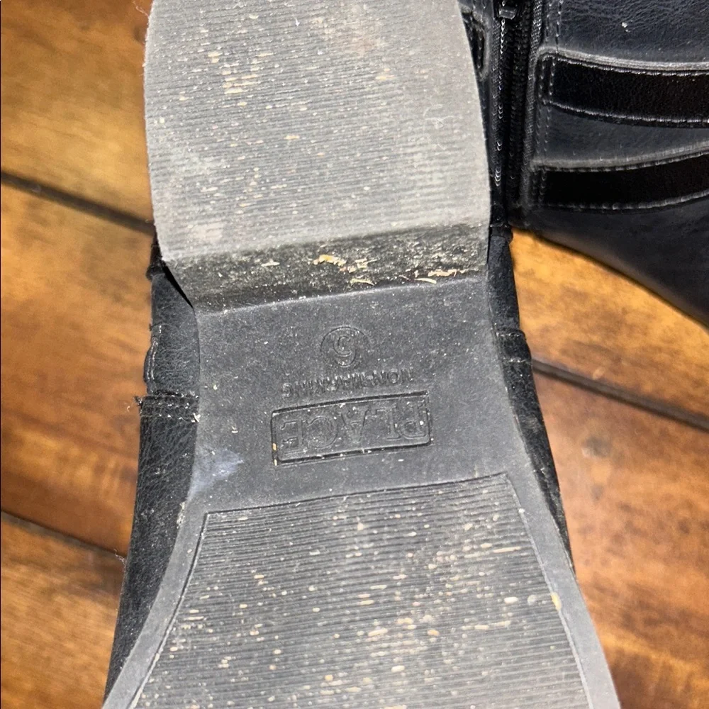 The Children's Place Black Buckle Boots - Picture 4 of 5